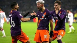  伯恩茅斯主场球迷助威见证球队大胜曼城